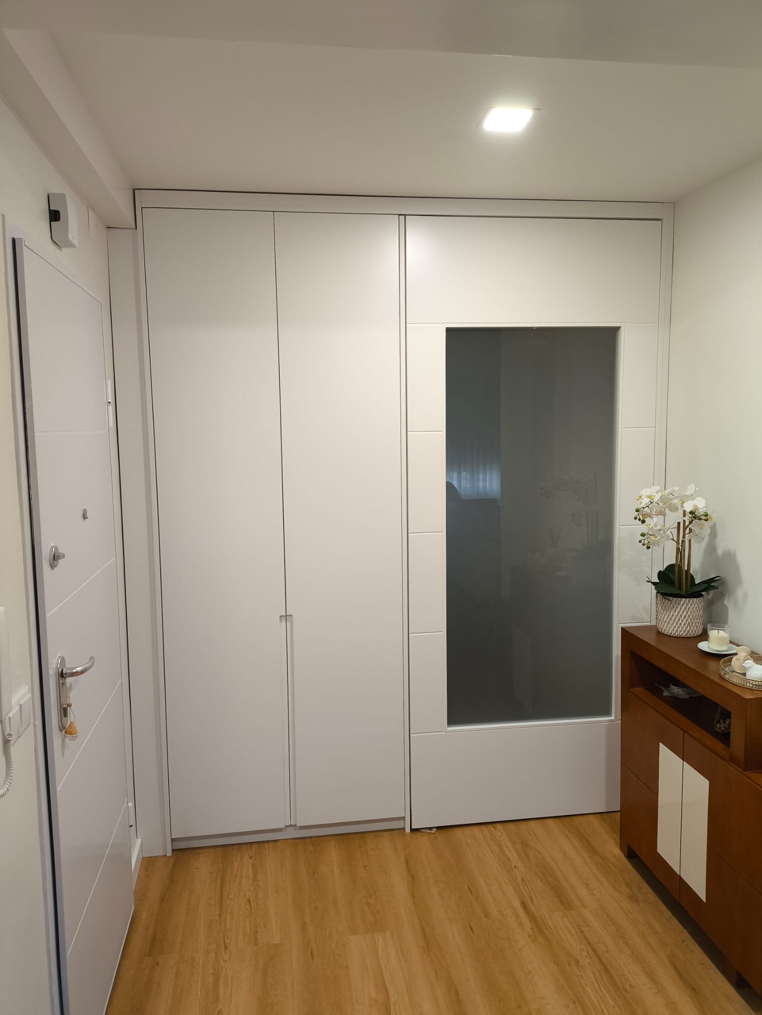 Armário planejado de madeira para quarto