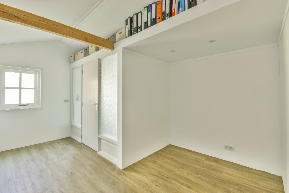 Mesa e cadeiras de madeira planejadas