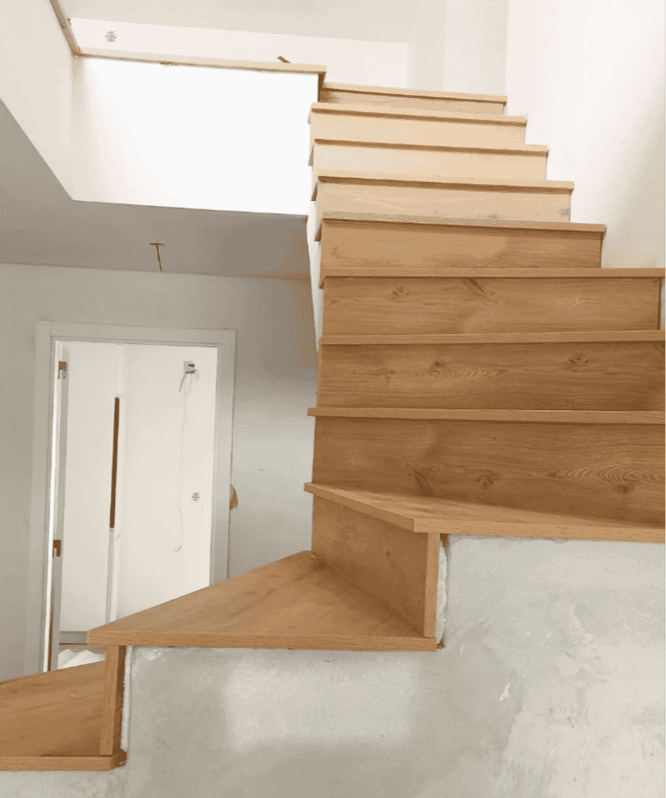 Instalação de degraus em escada.